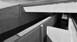 Doorlaatmiddel Vismigratierivier Afsluitdijk met links de hoofdpassage en rechts de Vertical Slot Passage (foto: Rijkswaterstaat/Levvel/Jan Wessels)